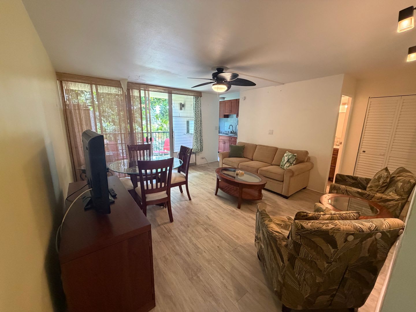 Furnished Condo W/ Pool – photo 4