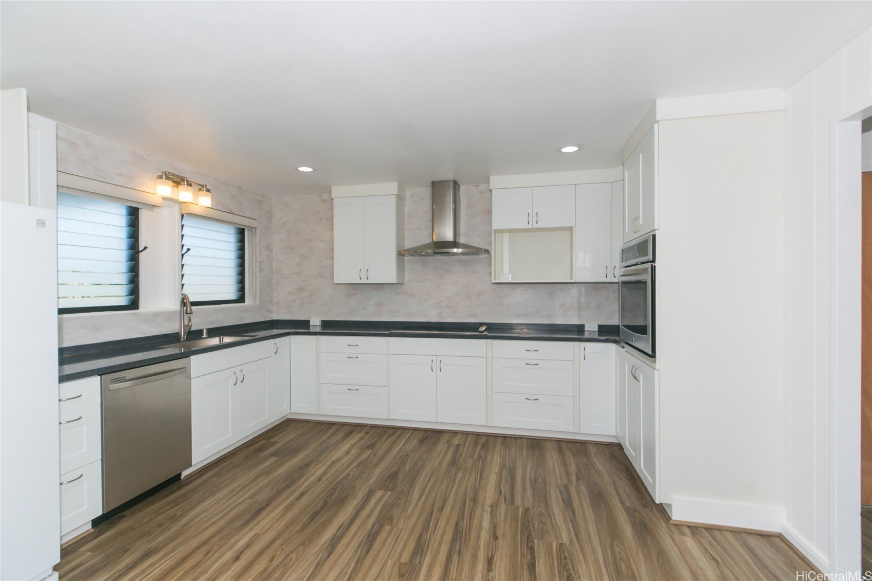 1355 Ala Napunani Street – photo 2