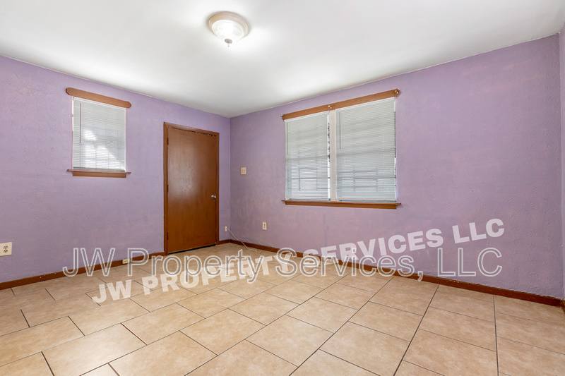 2633 Governor Nicholls – photo 2