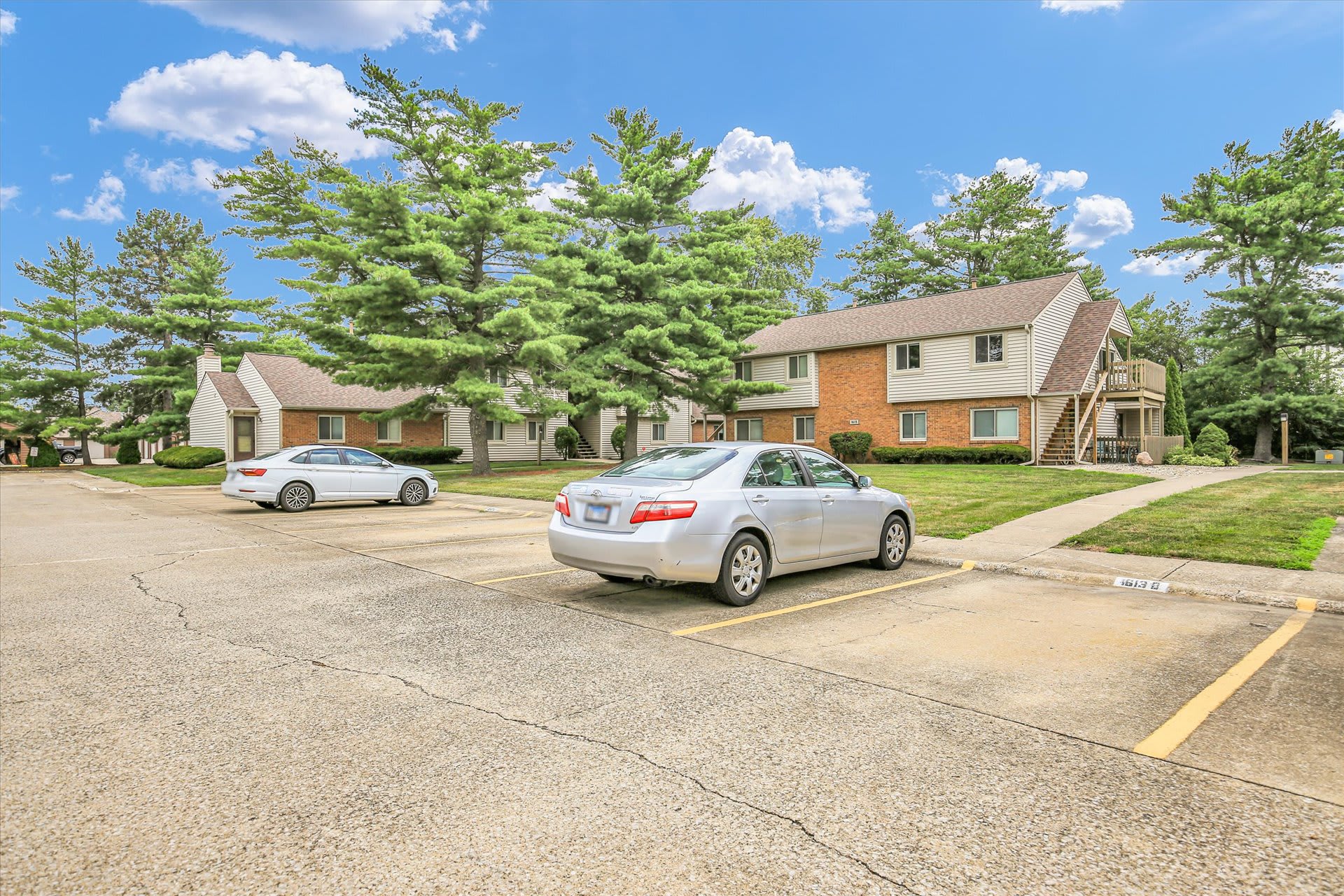 1613 Lyndhurst West F – photo 3