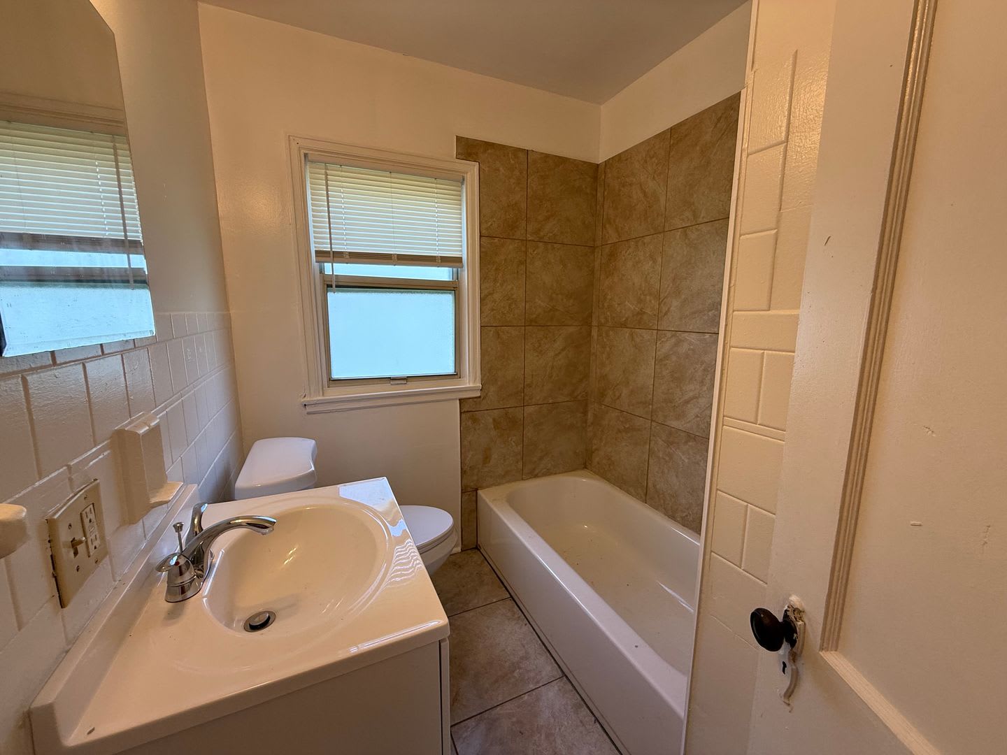 Refreshed 2 Bed, 1 Bath Home – photo 4