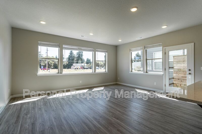 8711 NE 43rd PL – photo 2