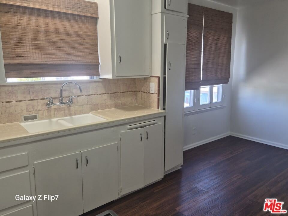 4424 S Victoria Ave – photo 4