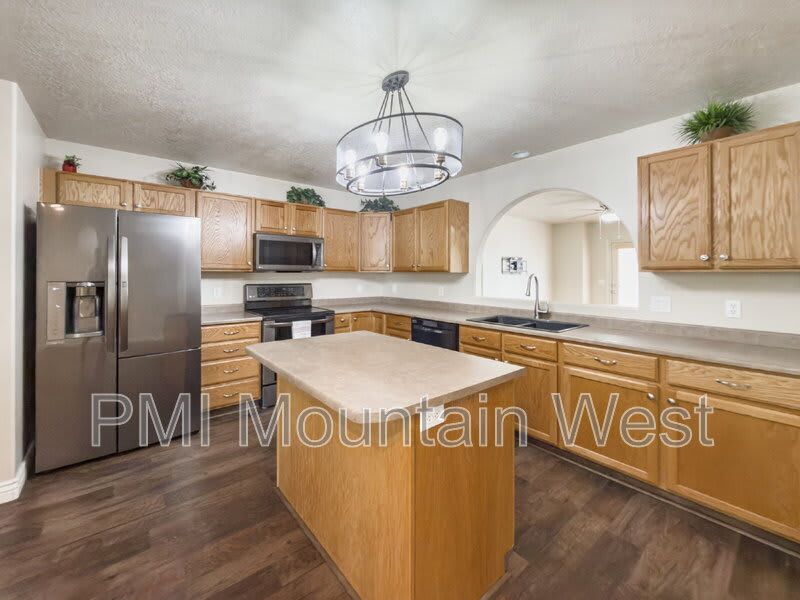 955 Alton Dr. – photo 3