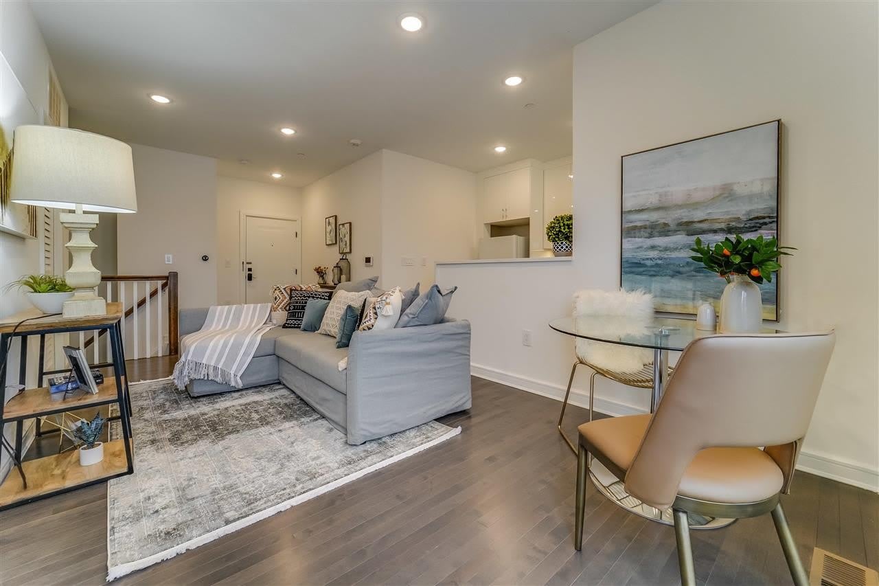 974 SUMMIT AVE – photo 3