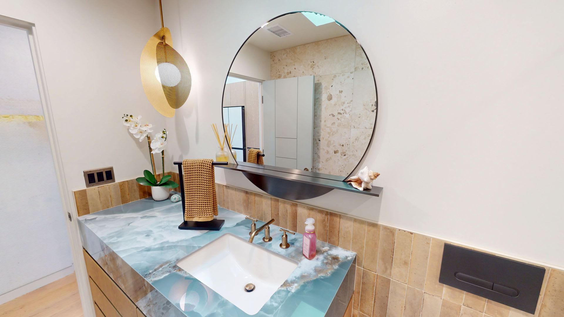 Elevated Living Fully Furnished – photo 4