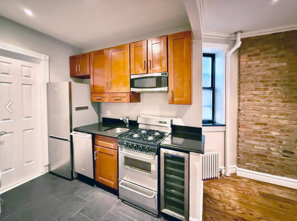 388 E 10th St – photo 4