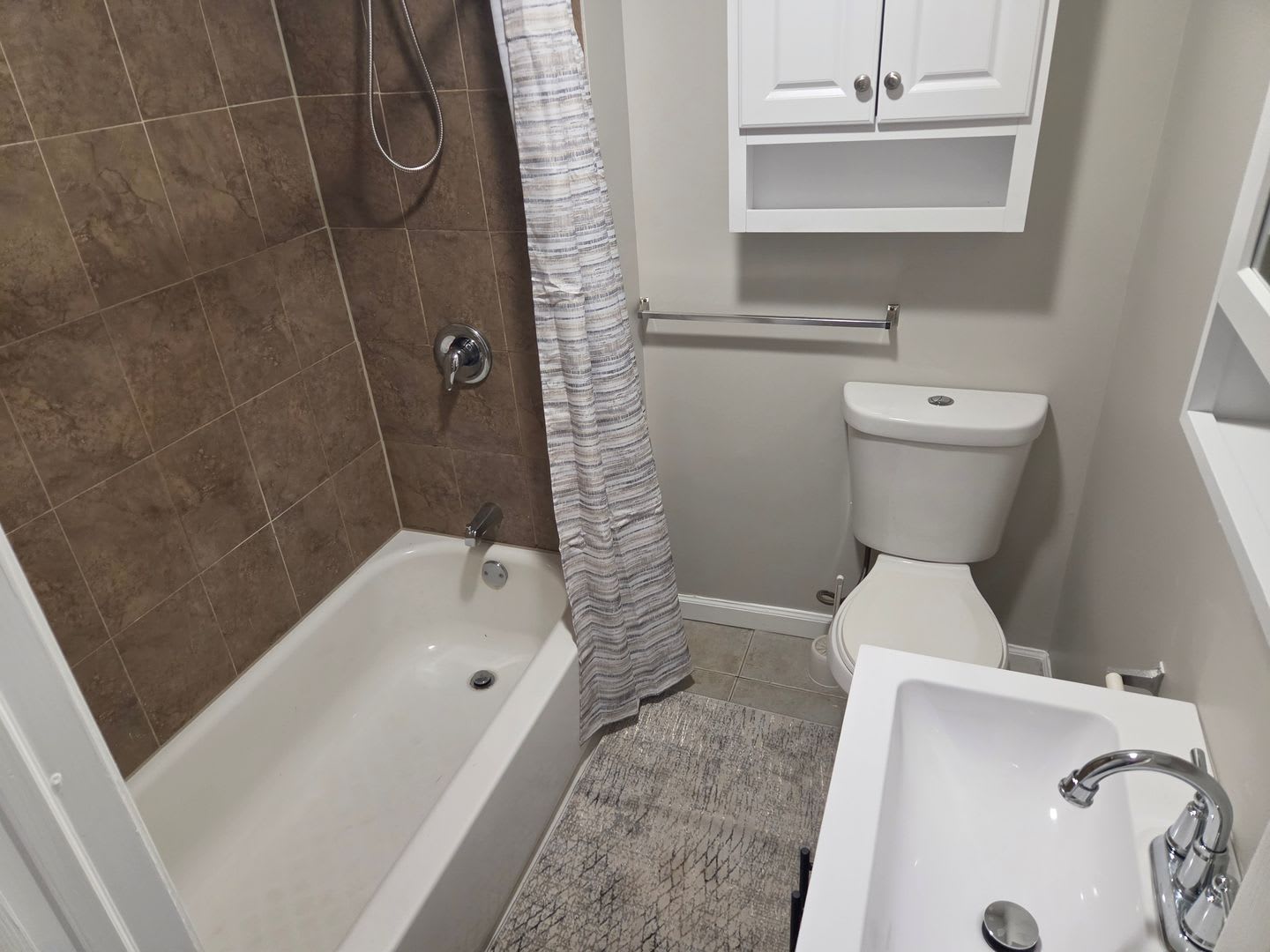 3 Bedroom 1 1 2 Bath Townhouse – photo 2