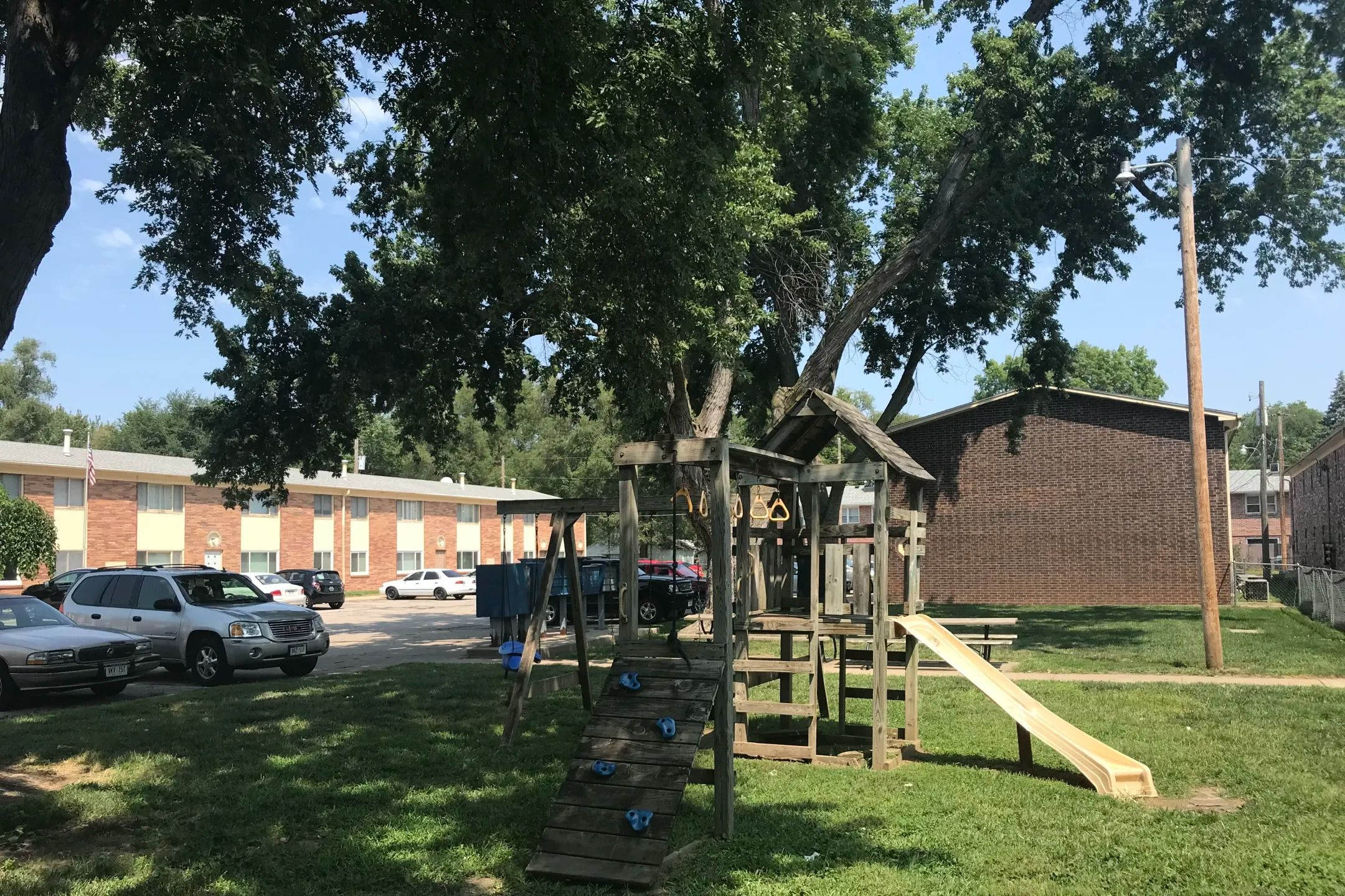 Bellevue Gardens – photo 2