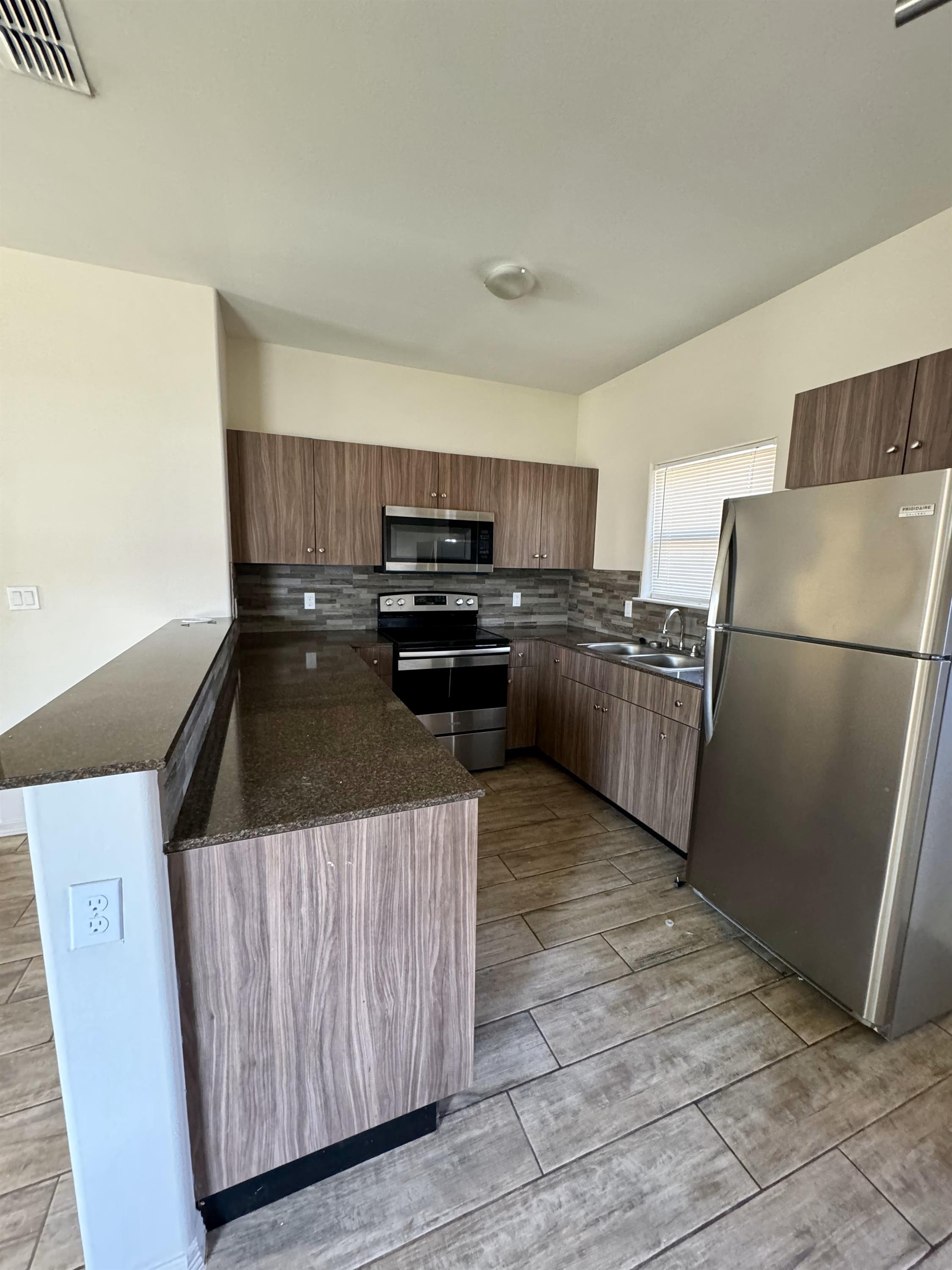 3913 Hawthorne Avenue – photo 2
