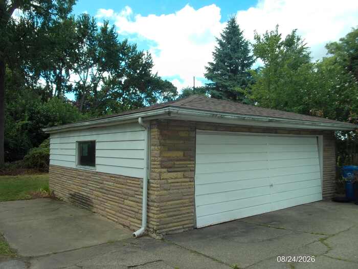 23705 Hill Avenue – photo 2