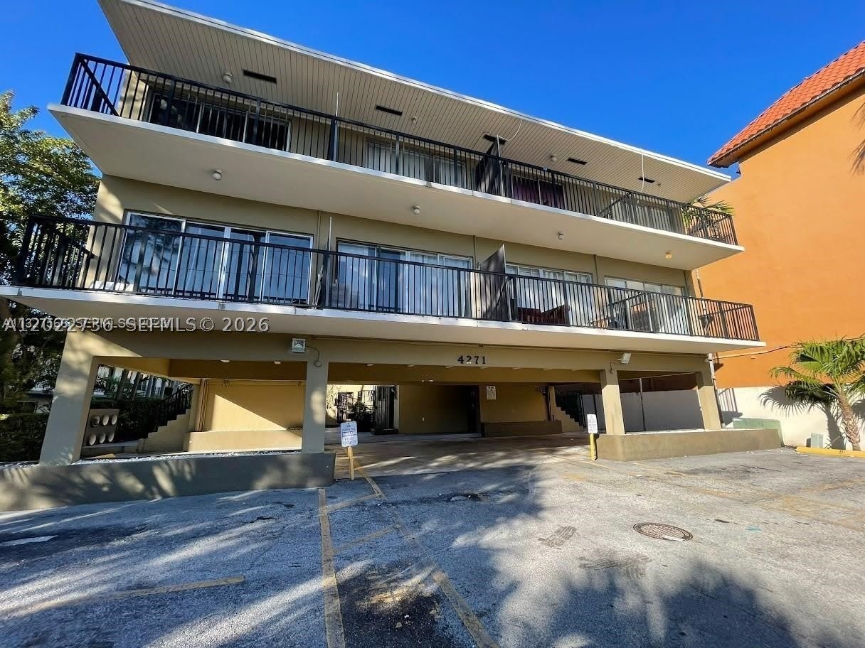 4271 NW 11th St – photo 1