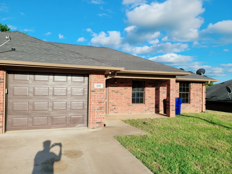 210 Elm Street – photo 2