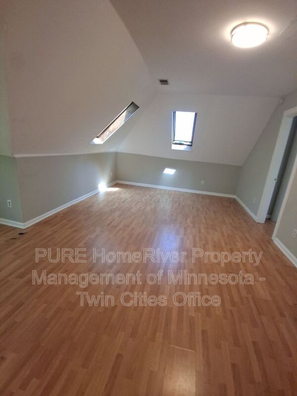 140 Belvidere St W – photo 4