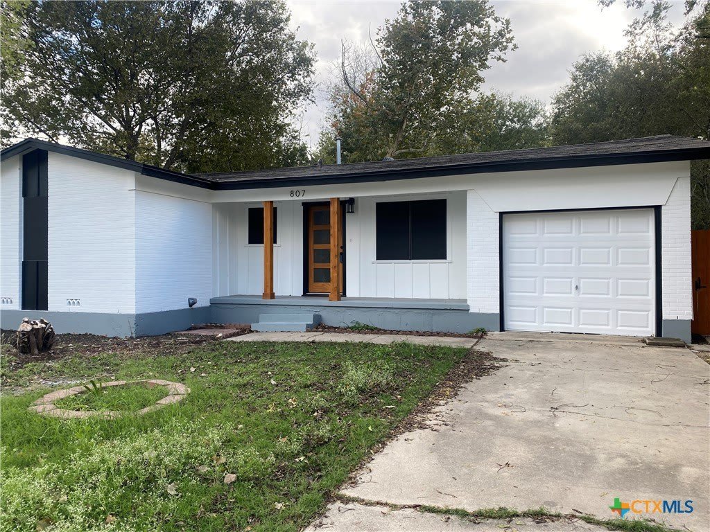 807 Sandy Court – photo 1
