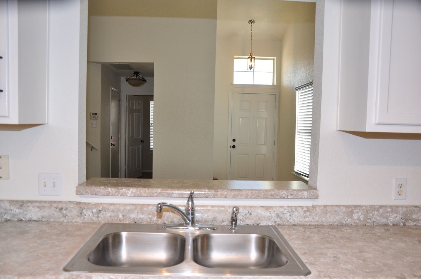 3 Bedroom 2 5 Bath In Hutto Square – photo 5