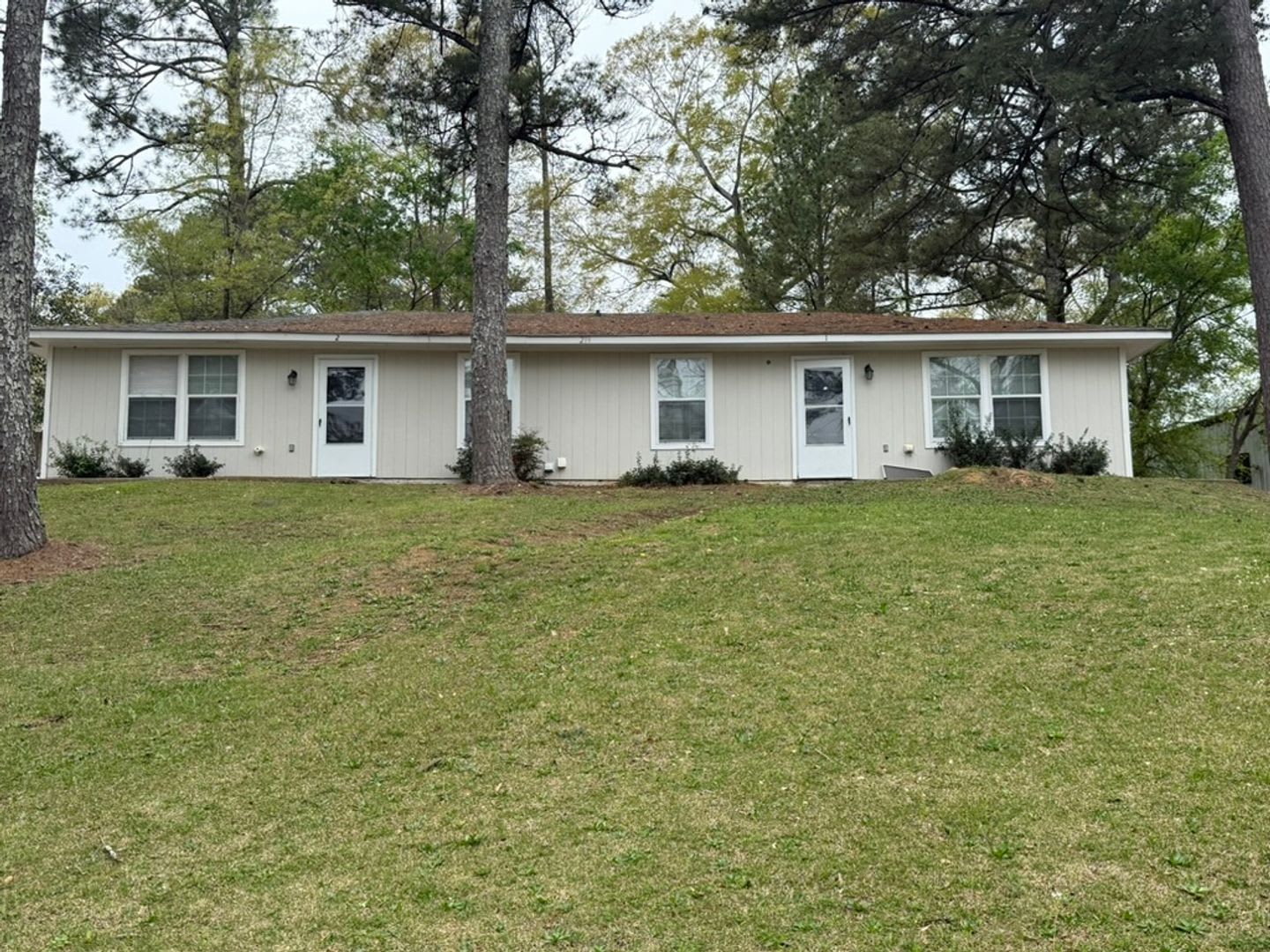 Quaint 2 Bed 1 Bath Townhome – photo 3