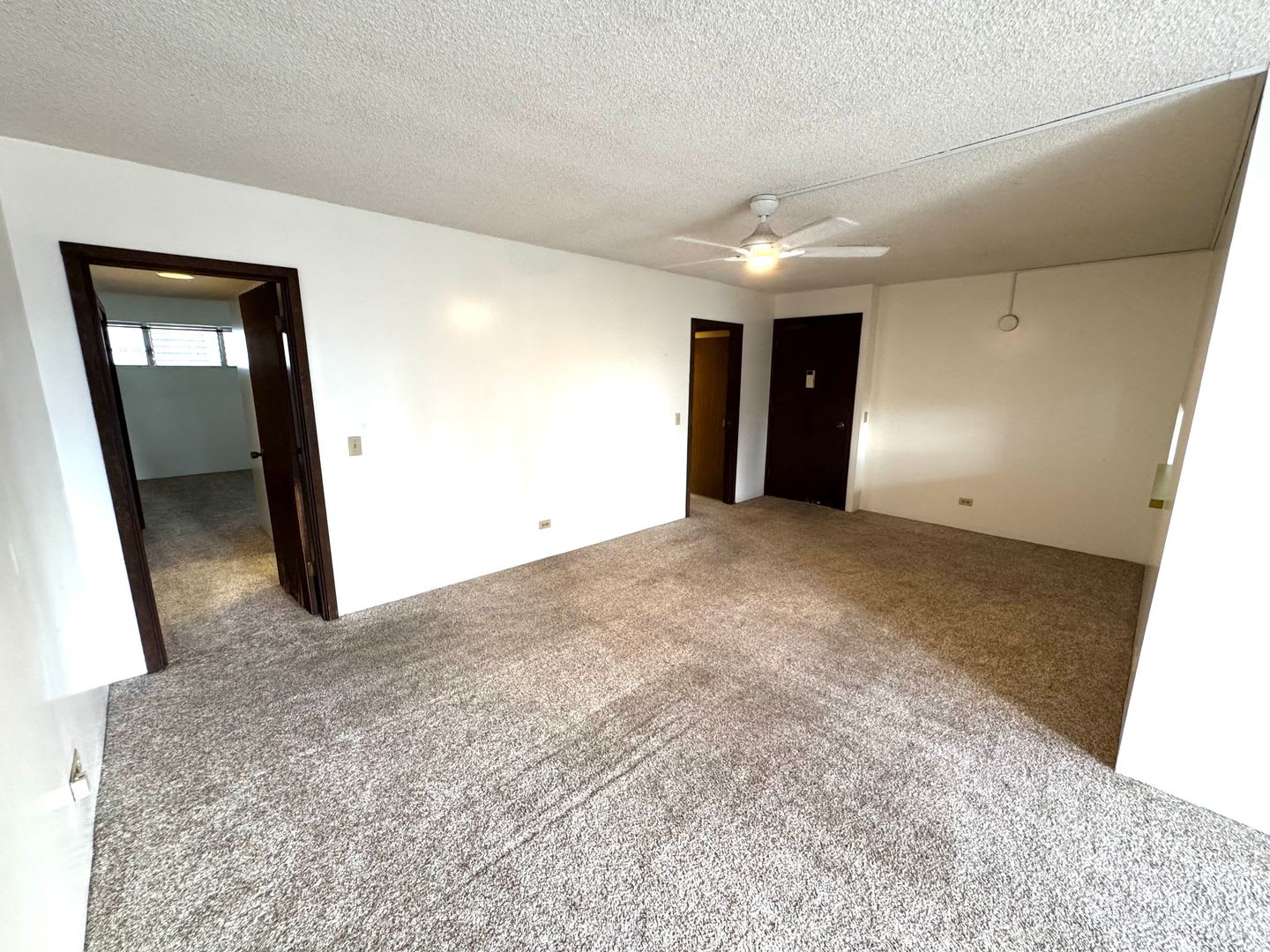 2 Bed 2 Bath 2 Garage Tandem Parking Spot Storage Locker Large Lanai W D In Unit Rooftop Pool In Waikiki – photo 5