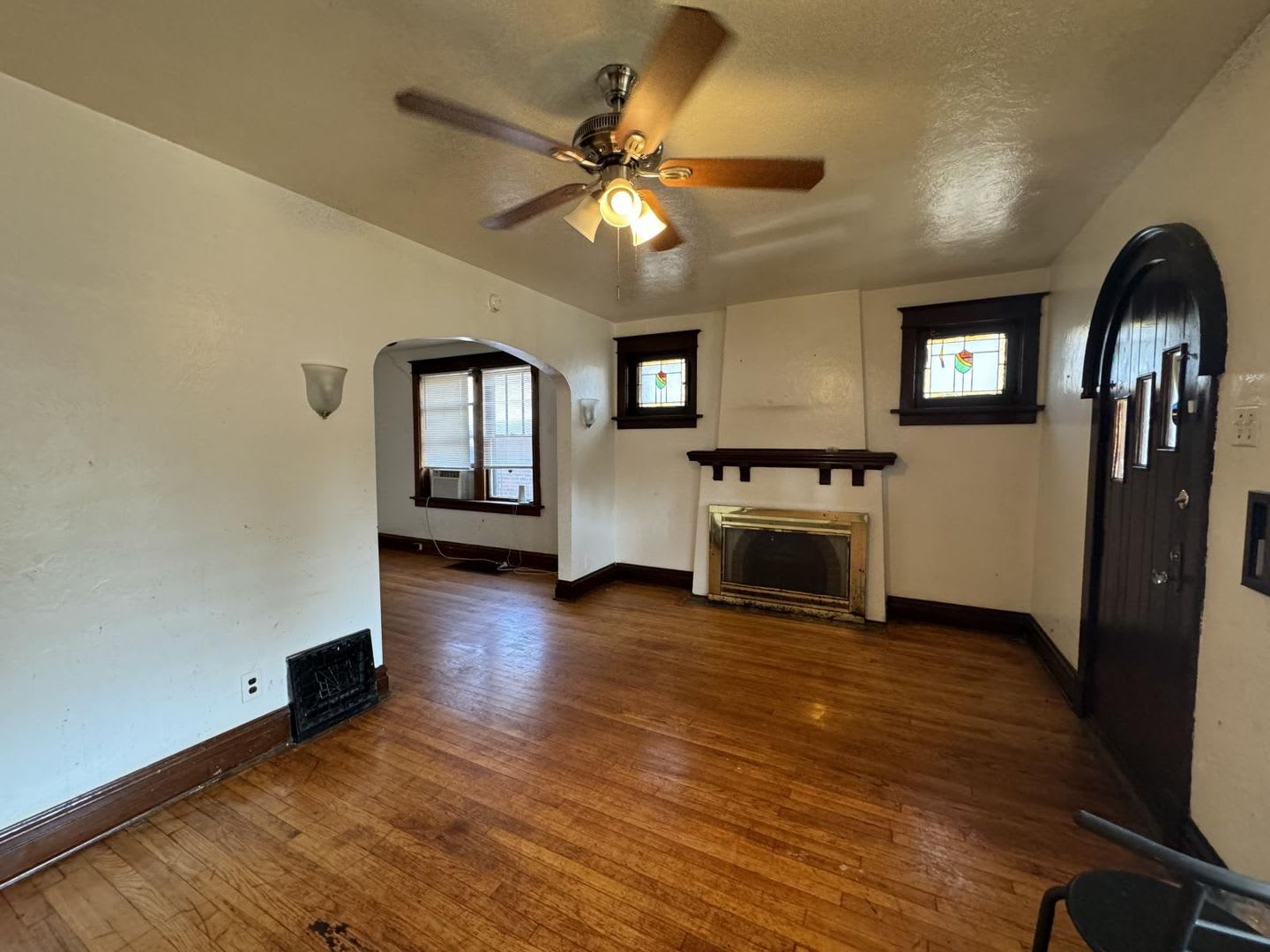 Lovely 2 Bedroom 1 Bath For Rent Section 8 Welcome – photo 3