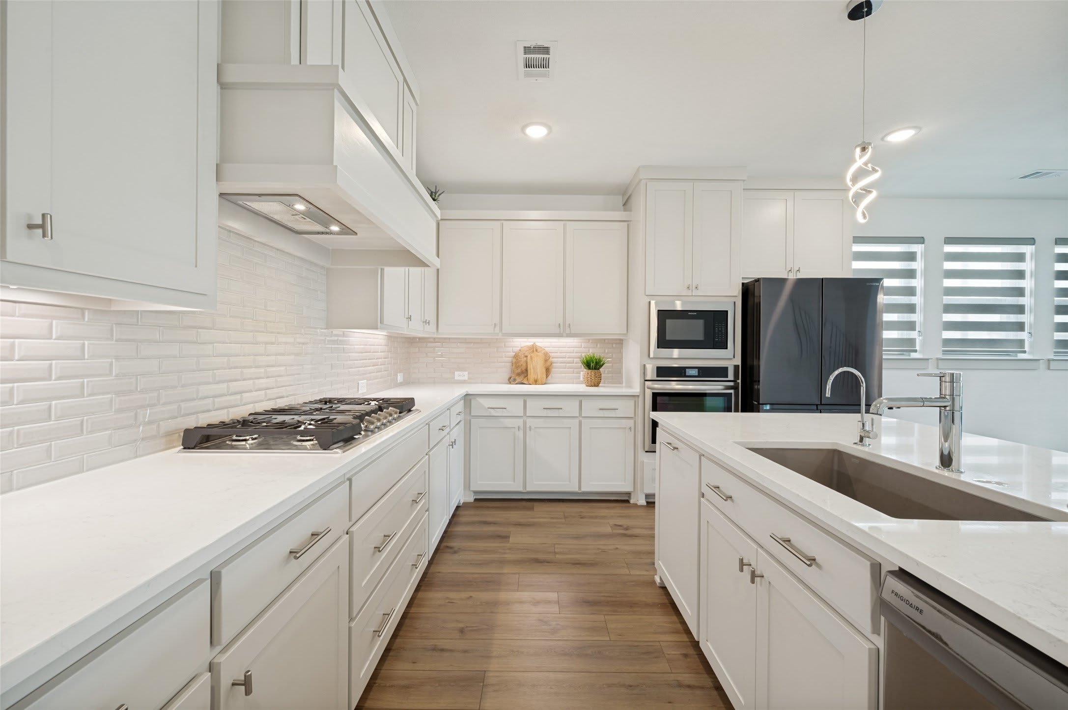 1240 Crescent Lane – photo 2