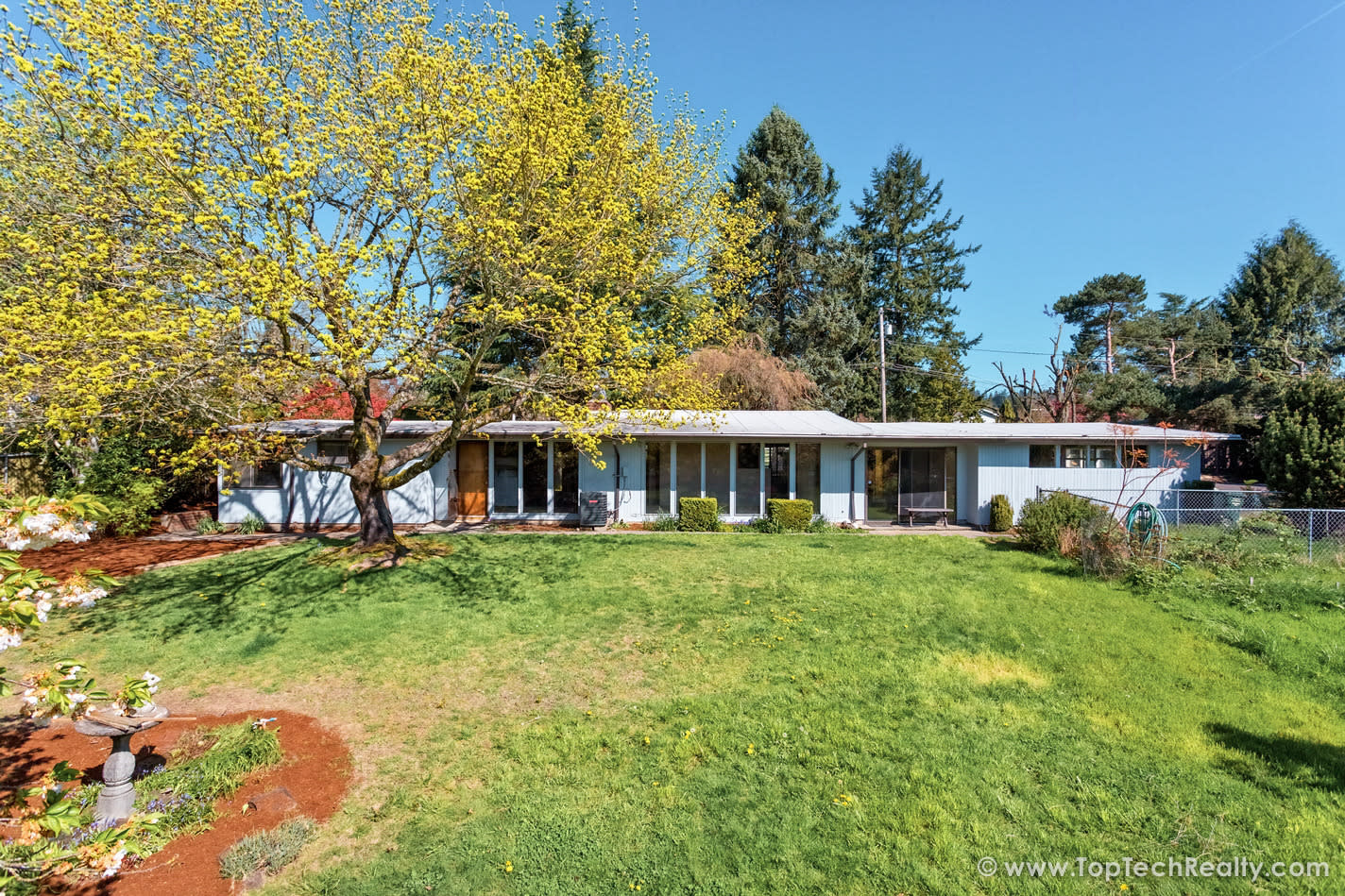 Charming Mid Century Modern Ranch 3 Bed 2 Bath One Level Living Prime Cedar Mill Location Convenient To Everything Great Yard – photo 2