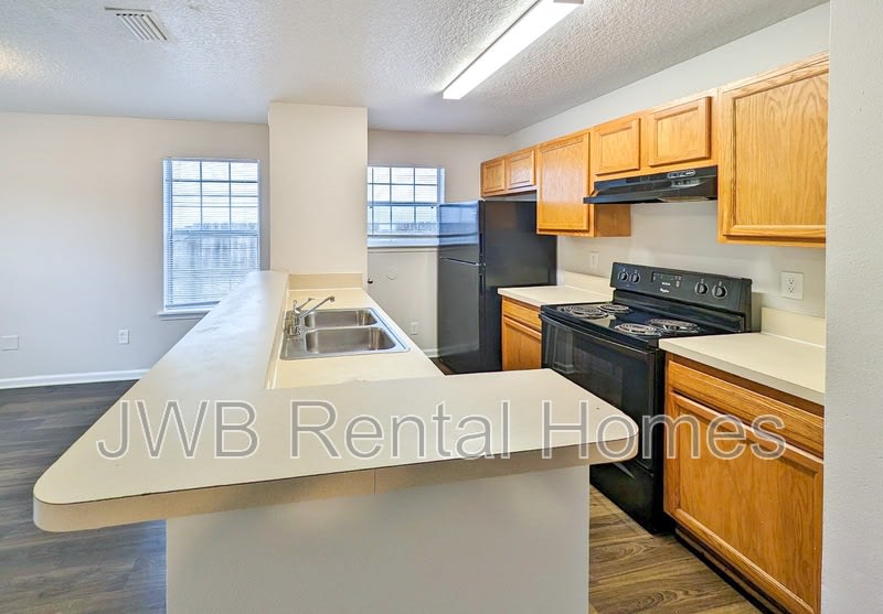9315 1st Ave – photo 2