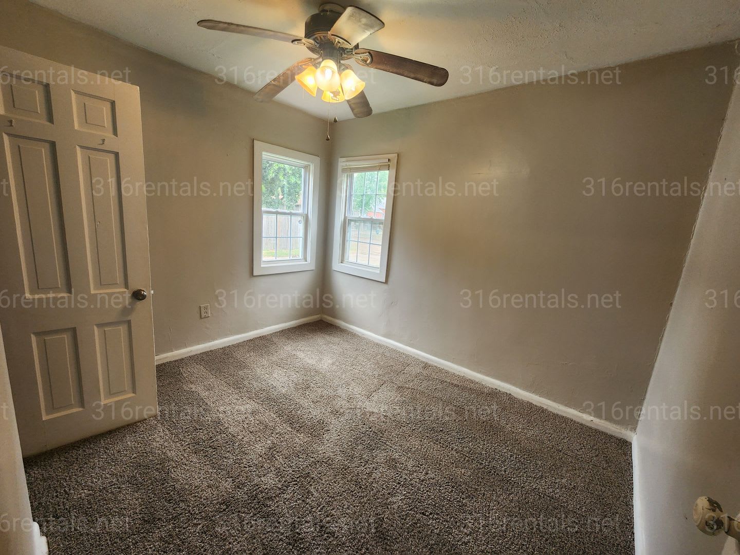 $895- 2 bedroom / 2 bathroom – photo 5