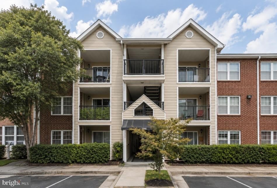 3306 WYNDHAM Circle – photo 1