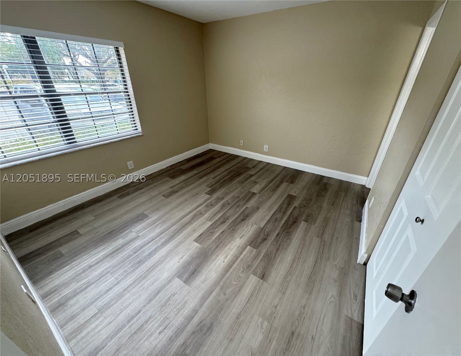 2626 Riverside Dr – photo 5