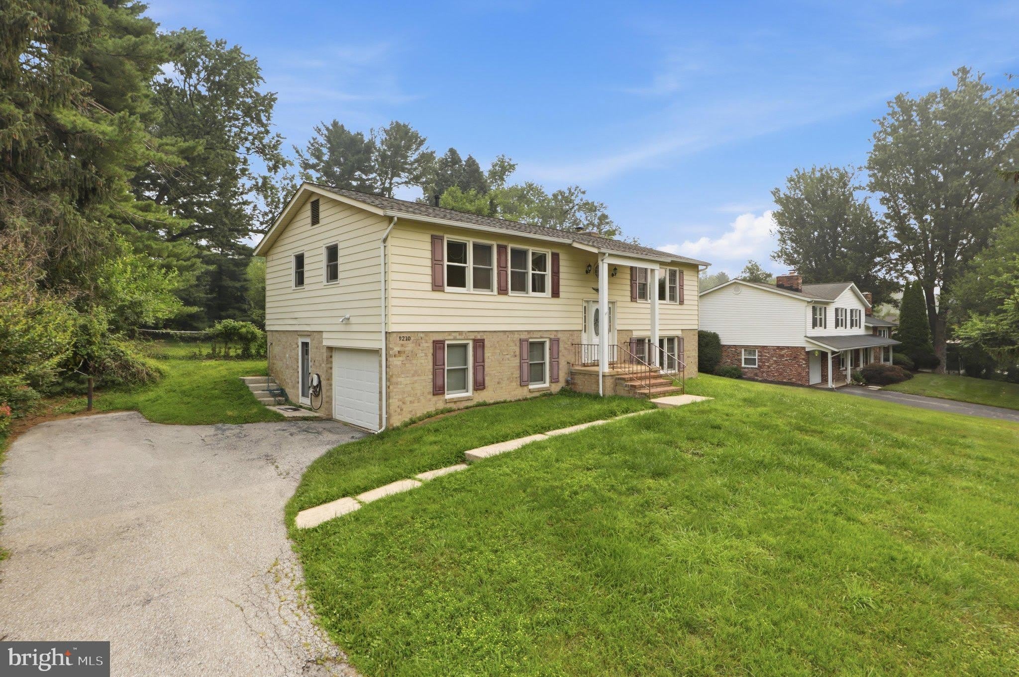 9210 MAPLE ROCK Drive – photo 2