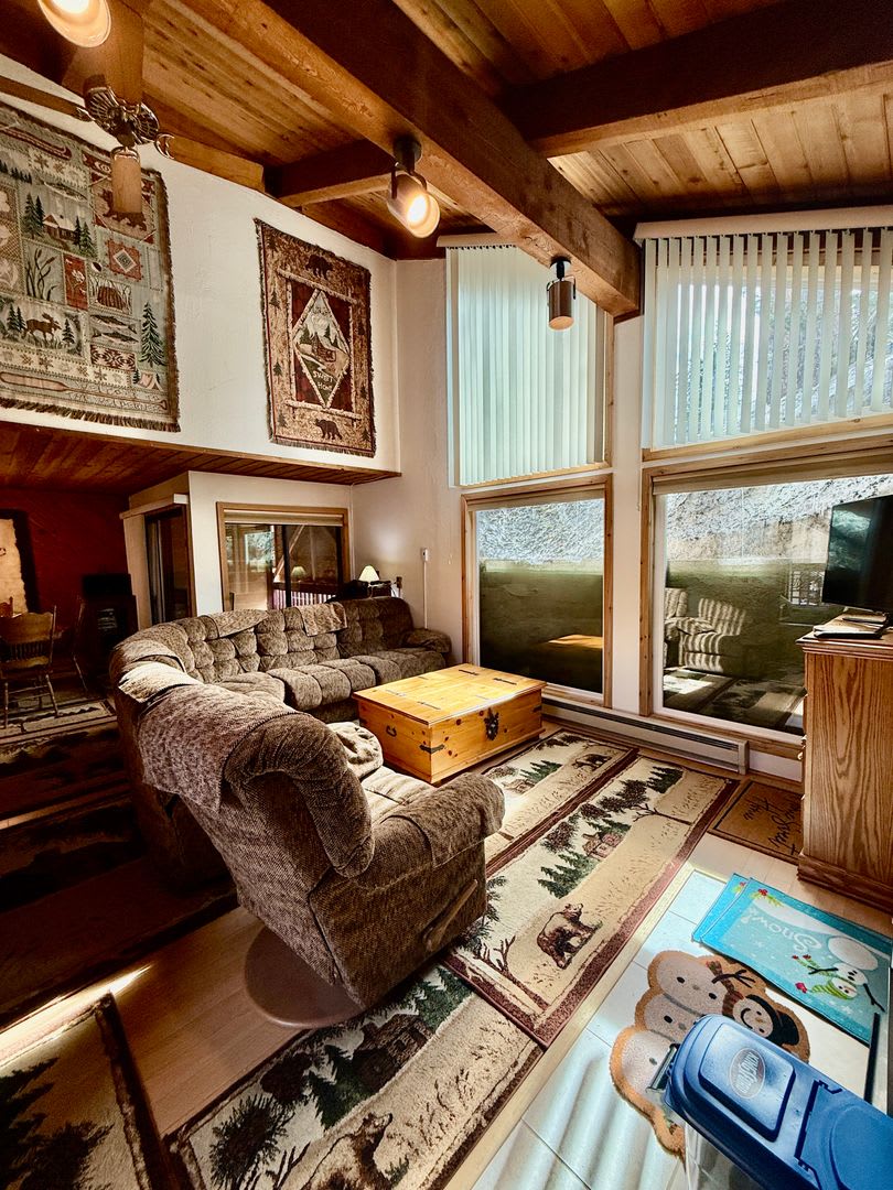 Fully Furnished 2BD/2BA Mountain Townhome – photo 4
