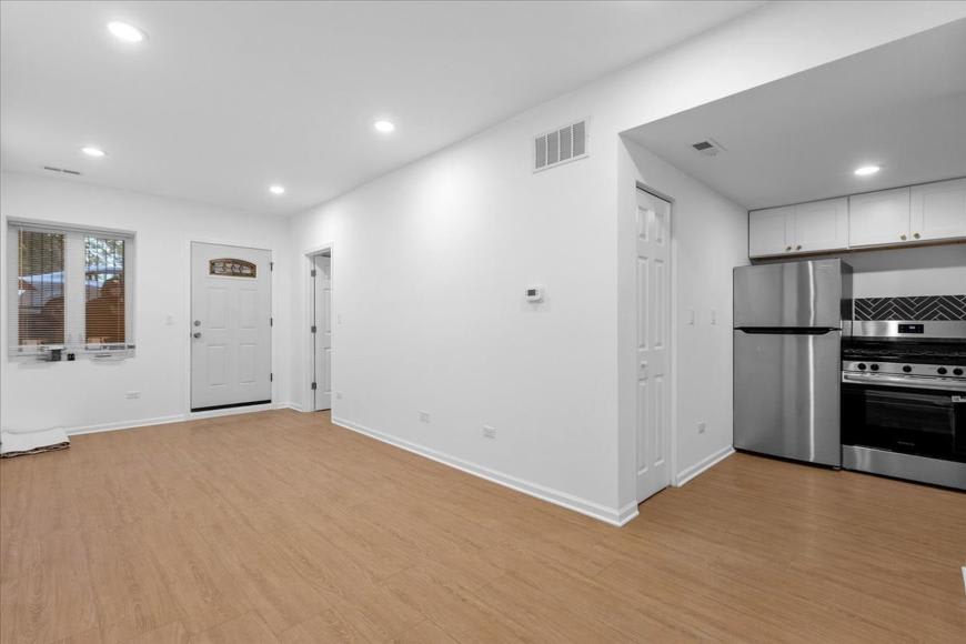1313 W Chicago Avenue – photo 1
