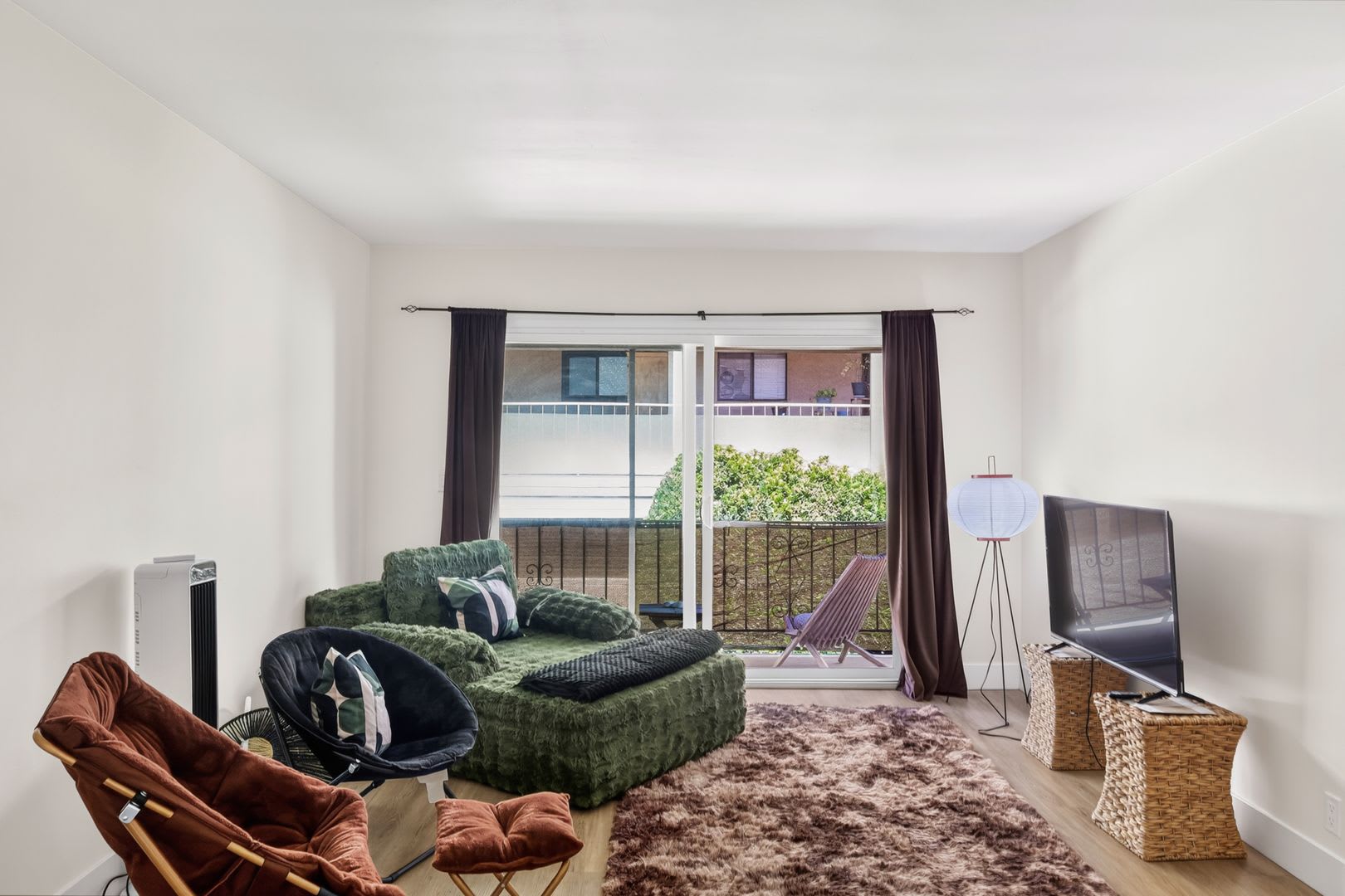 Charming 1 Bedroom Condo Just Blocks From The Beach – photo 1