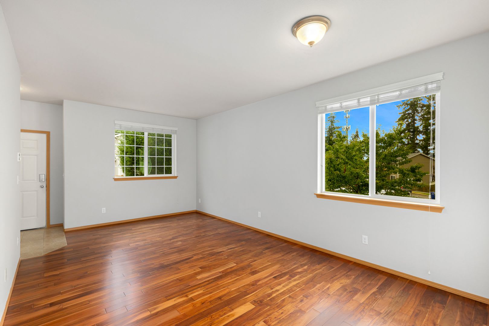 Bothell 4 Bedroom 2.5 Bath – photo 3