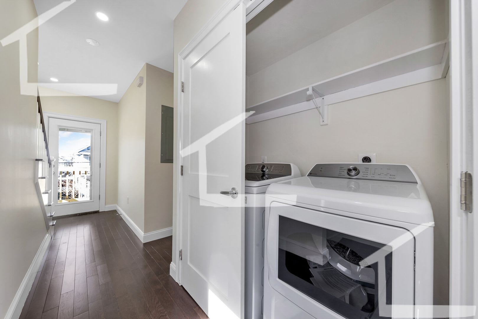 HIge 5 bed steps from Tufts – photo 5