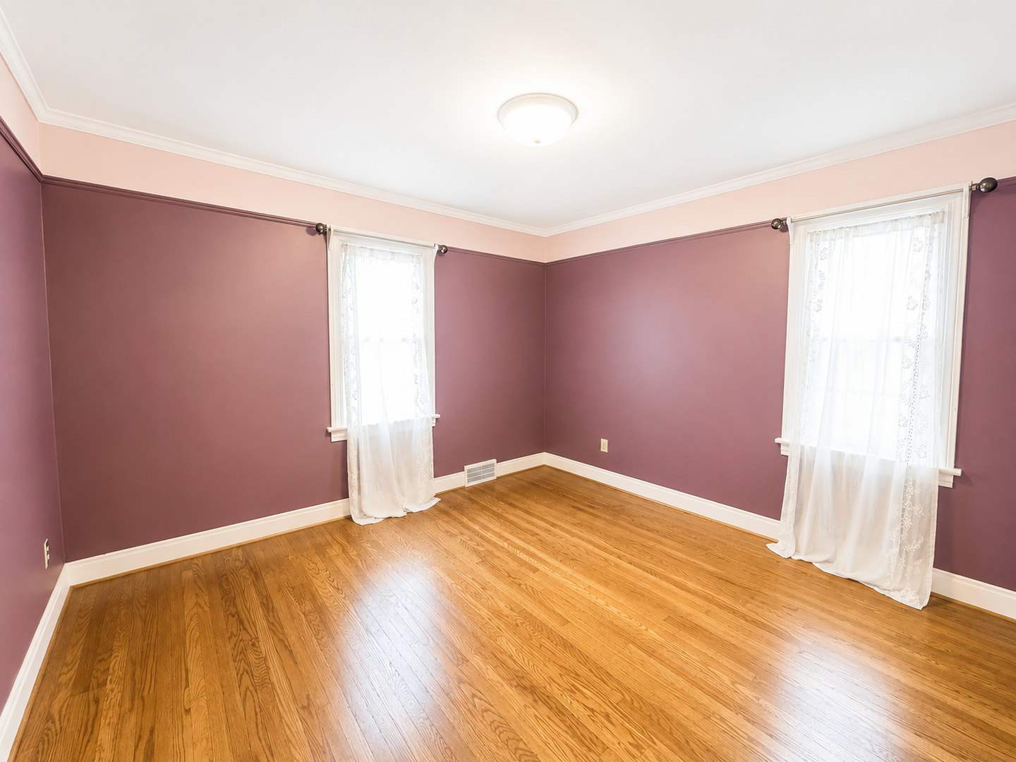Charming St Matthews Cape Cod With Finished Basement Spacious Backyard – photo 5