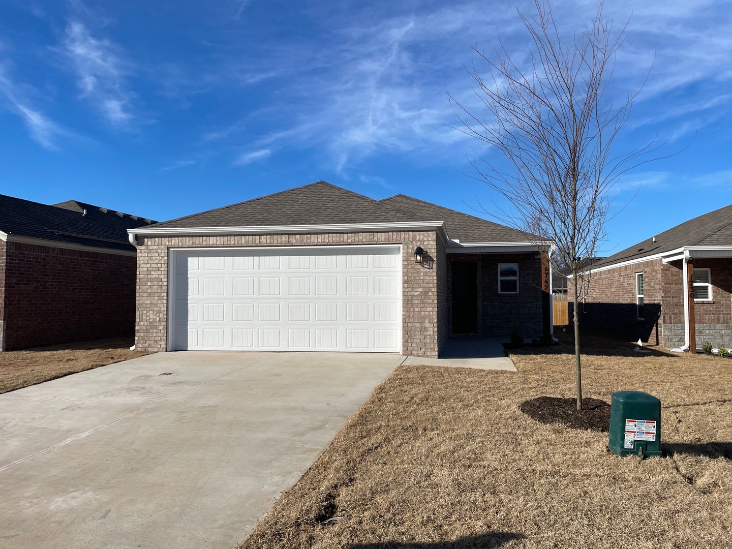 AVAILABLE NOW! Spacious Four Bedroom – photo 3