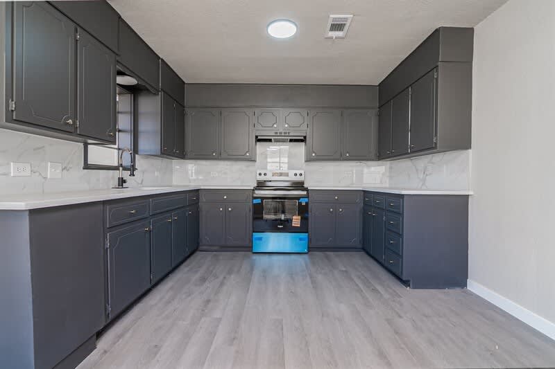907 East 15Th Street – photo 3