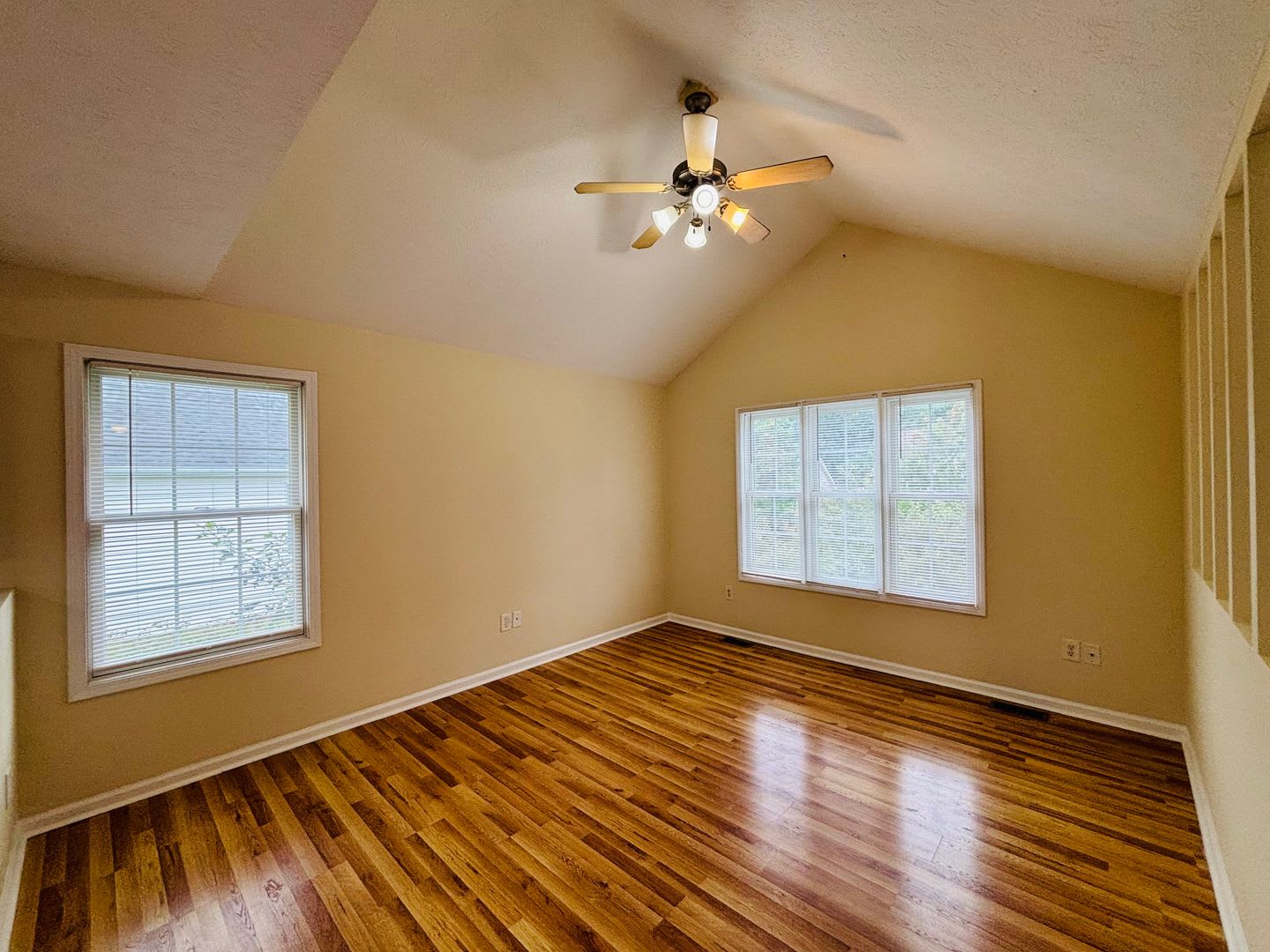 3 Bedroom 3 Bath House with 2 Car Garage – photo 3