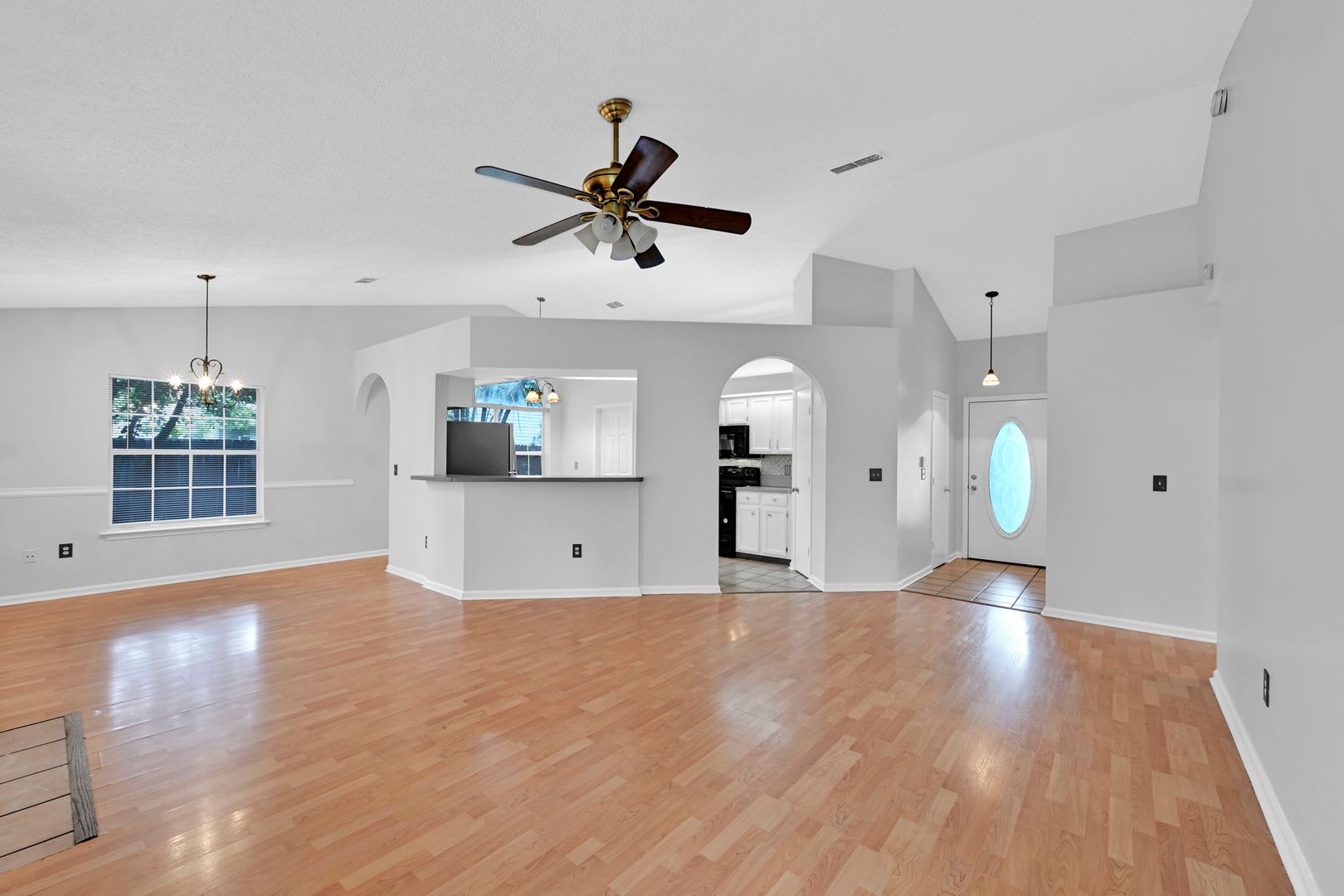 Welcome To This Charming 3 Bedroom 2 Bathroom Home Located In Jacksonville Fl Move In Now Pay 0 Rent – photo 1