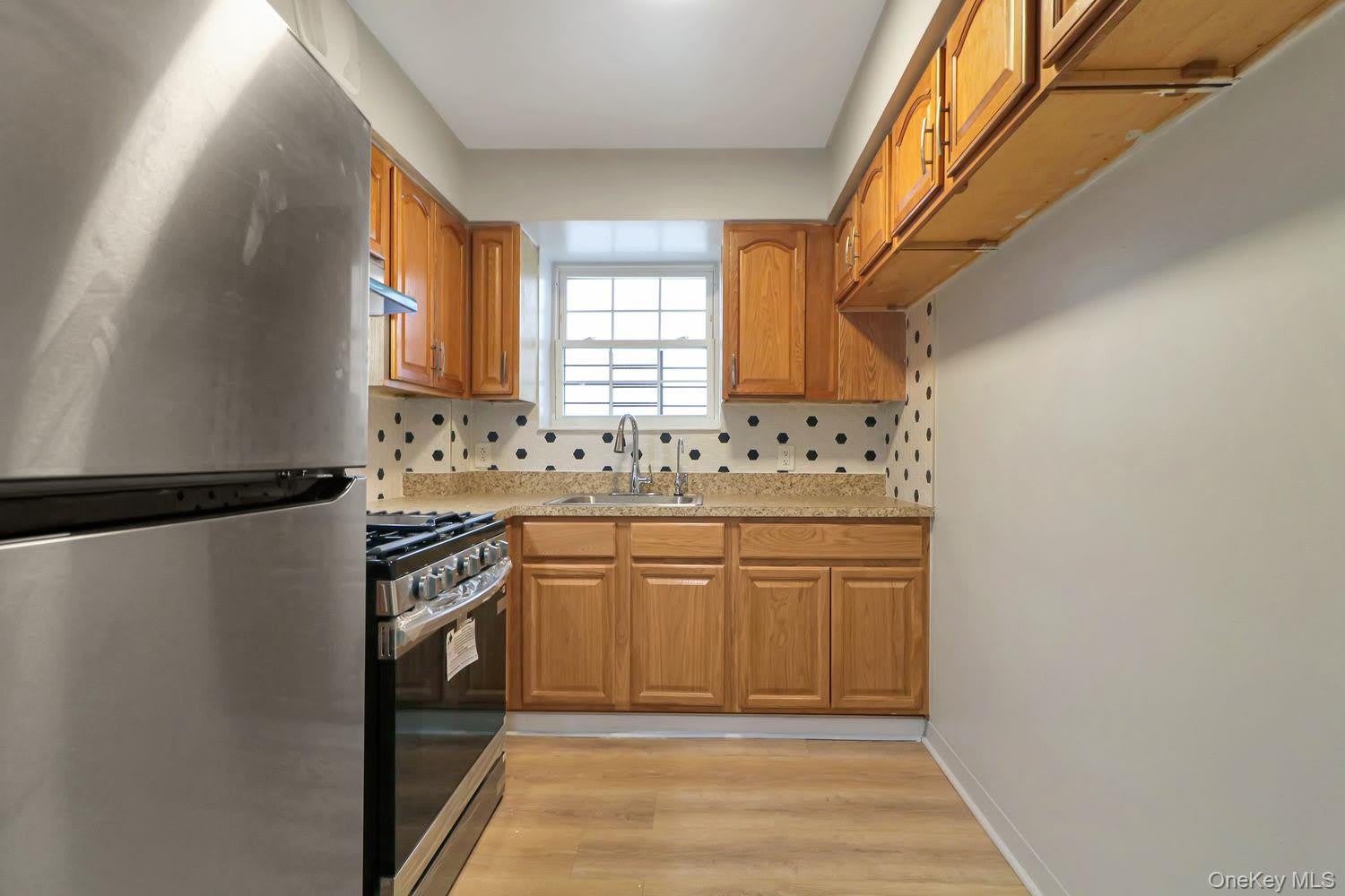 1051 Cauldwell Avenue – photo 5