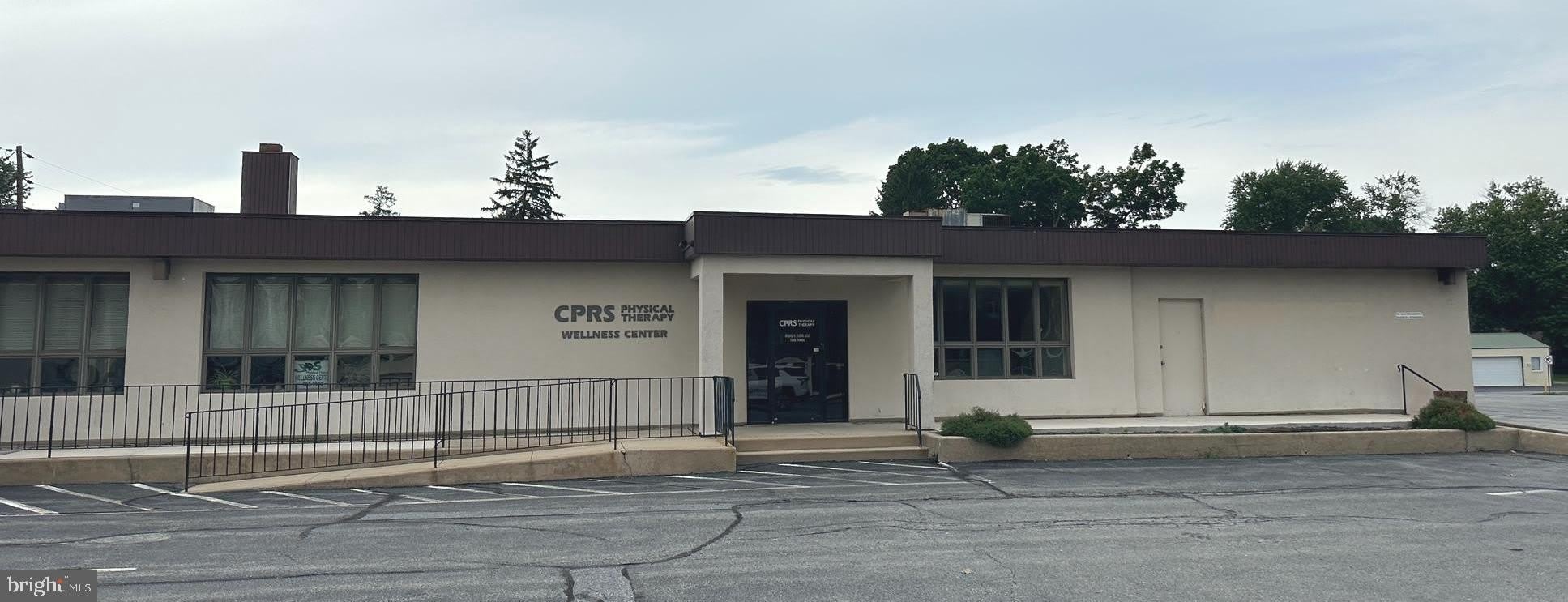 2 COLLEGE Avenue – photo 1