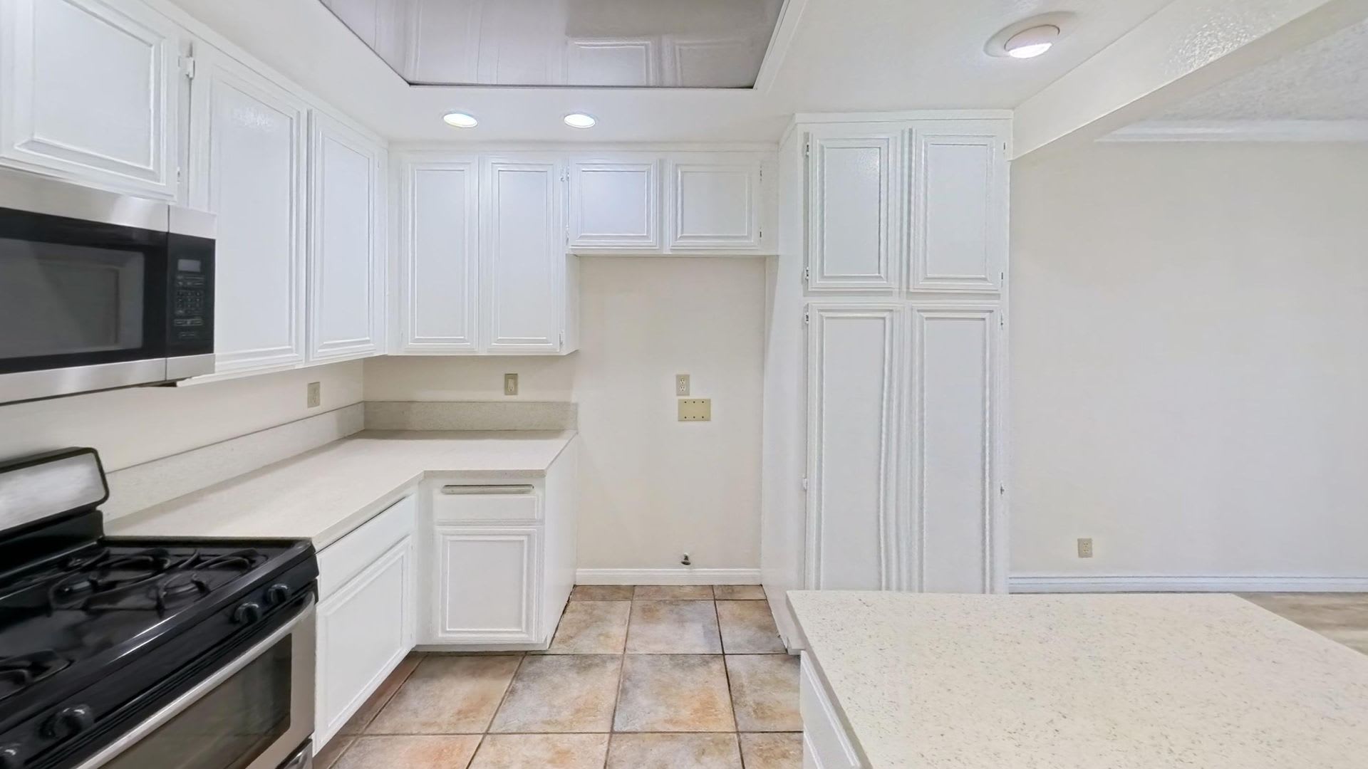500 Off Of The First Month S Rent Move In By September 1St Prime Location And Spacious Home At 1617 Toyon Pl Corona – photo 2