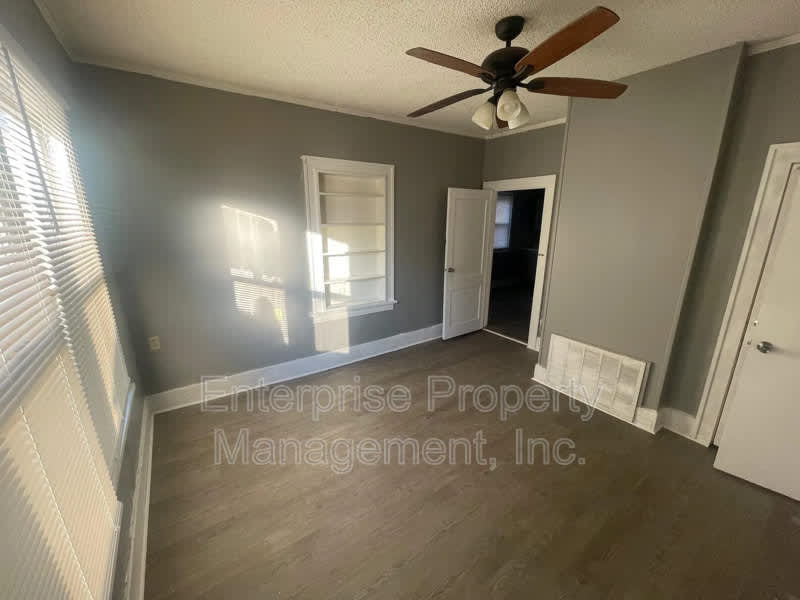 861 Goodwyn St – photo 4