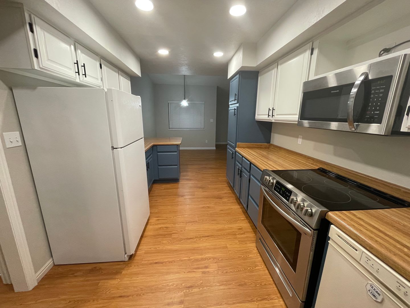 Available now -2 bed, 2 bath, 1 car garage. Heart of St George – photo 3