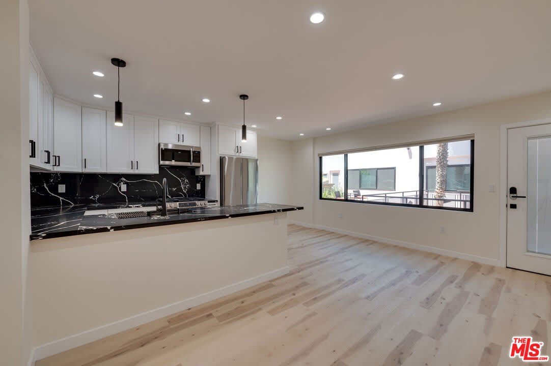 928 N San Vicente Blvd – photo 5