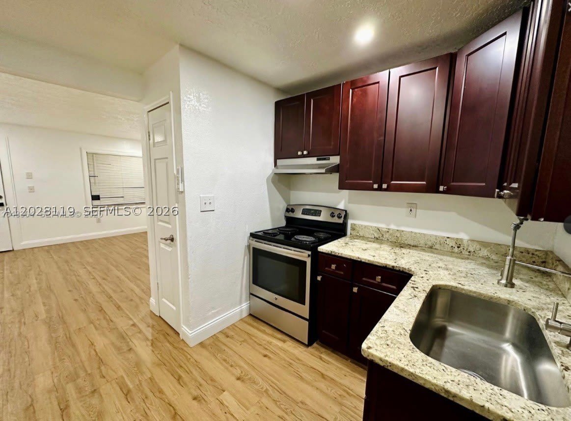 813 W Jefferson St – photo 3