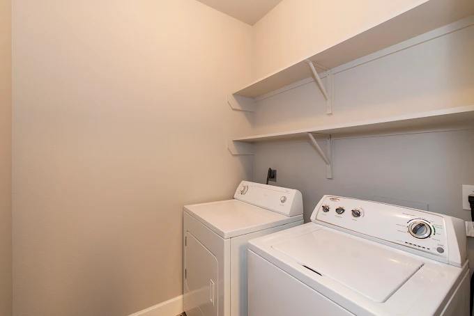 Lakeside Apartments – photo 4