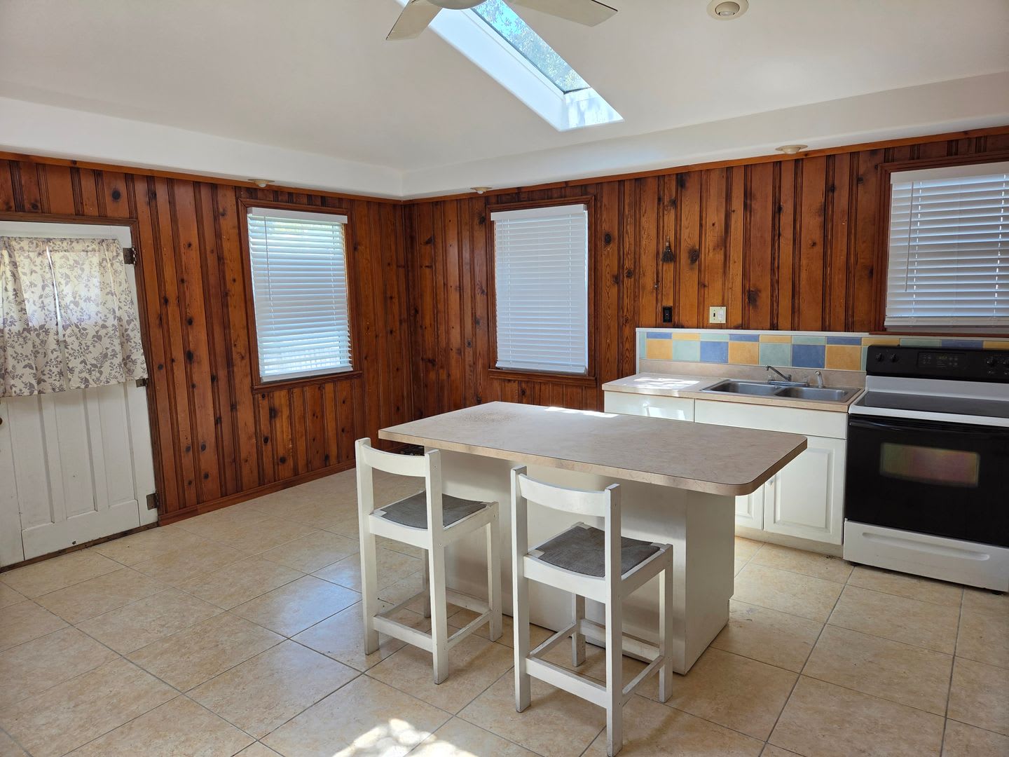 Move-In Ready! Newly Renovated Gulfport Home – photo 4