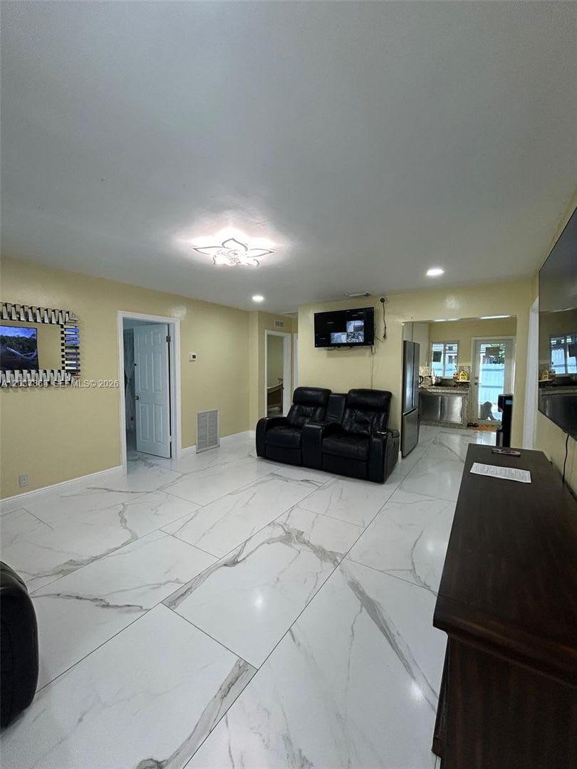5157 NE 5th Avenue 1, Oakland Park, FL 33334 – photo 3